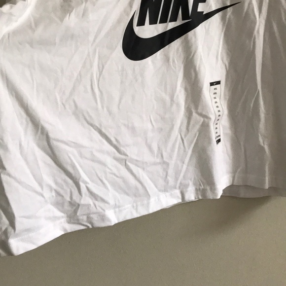 Nike NWT Boxy  Cropped Futura Logo T-Shirt - Picture 7 of 10